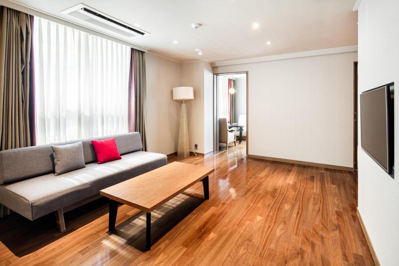 Ramada Hotel And Suites Seoul Namdaemun Exteriör bild