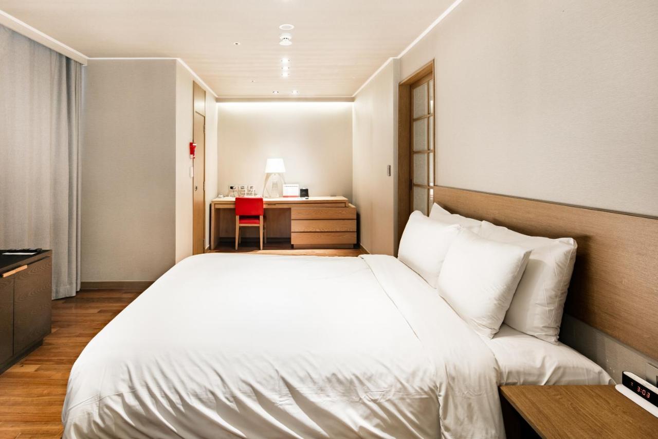 Ramada Hotel And Suites Seoul Namdaemun Exteriör bild