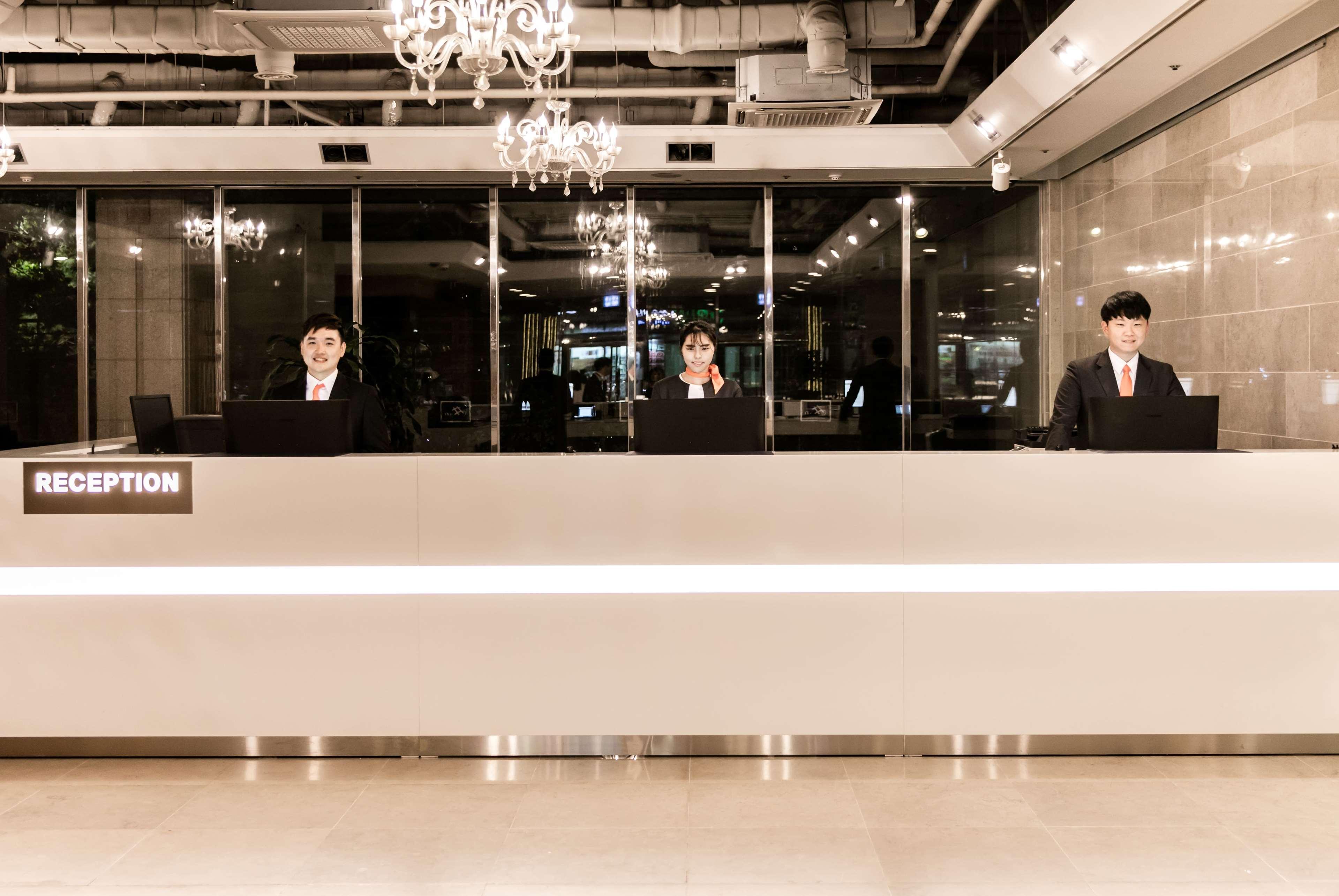 Ramada Hotel And Suites Seoul Namdaemun Exteriör bild