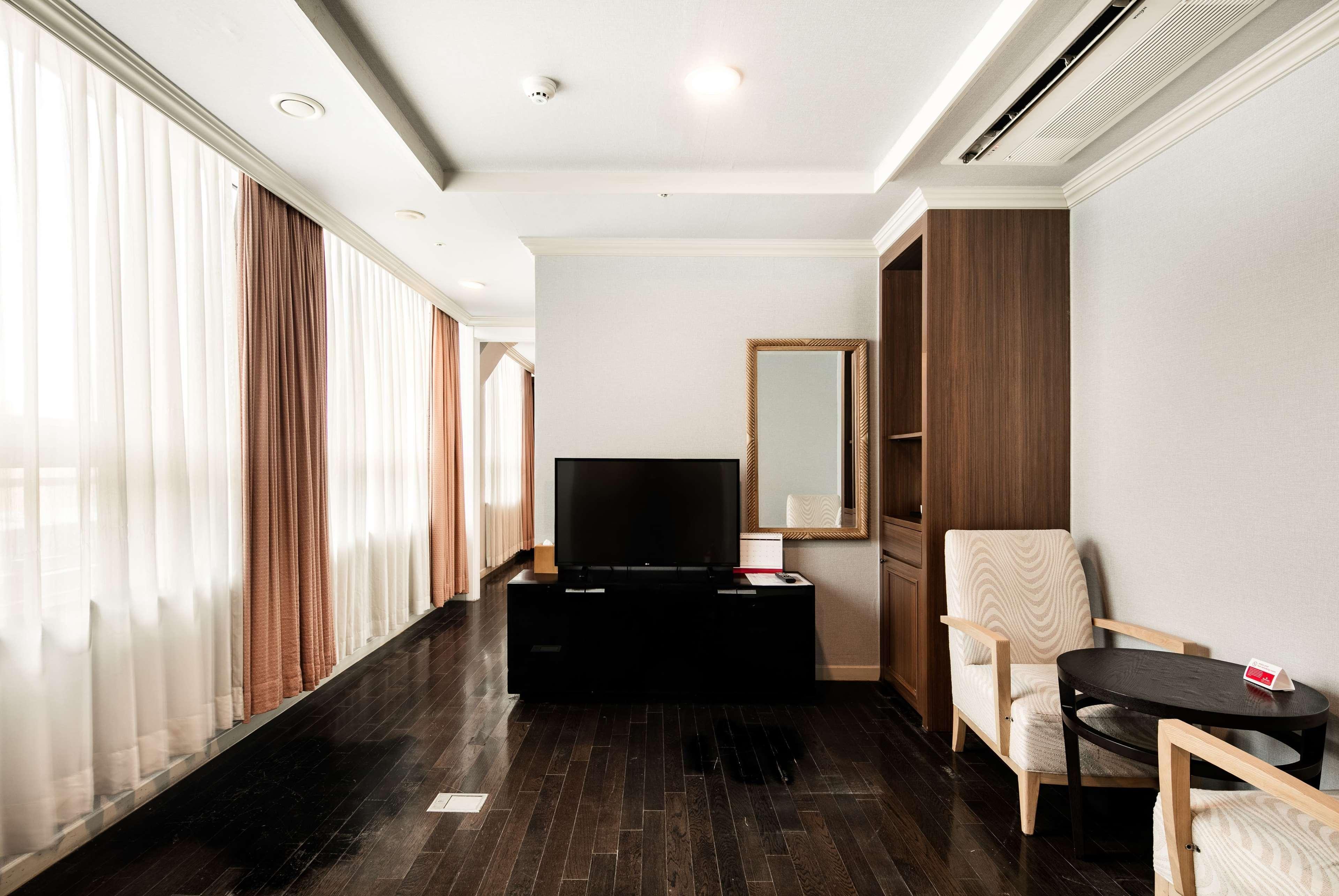 Ramada Hotel And Suites Seoul Namdaemun Exteriör bild