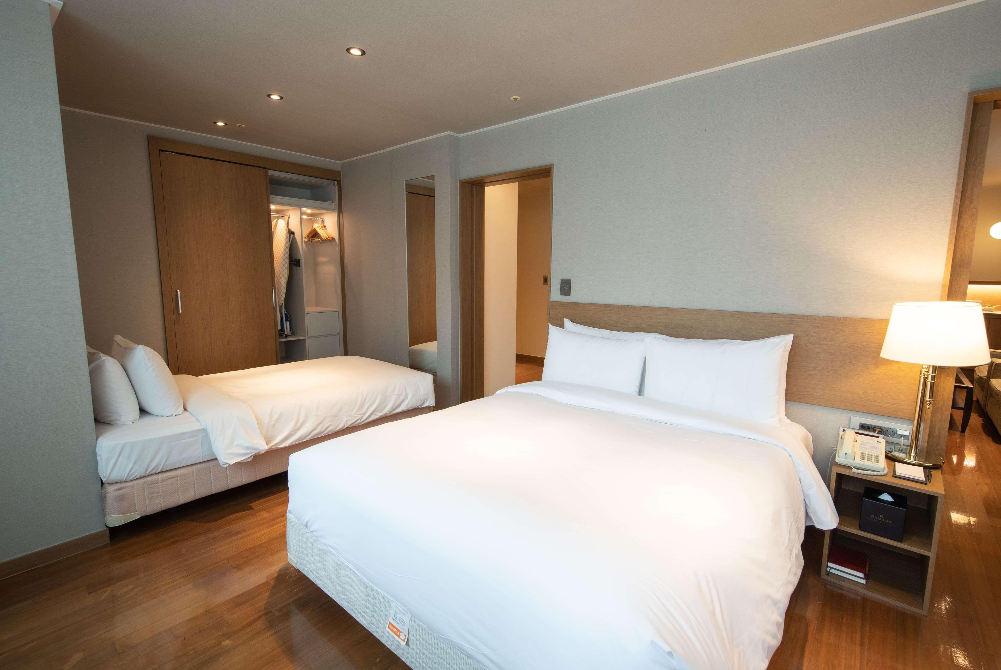 Ramada Hotel And Suites Seoul Namdaemun Exteriör bild