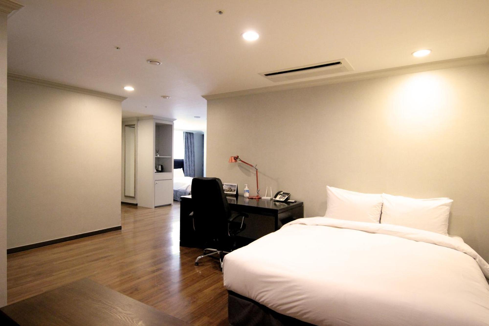 Ramada Hotel And Suites Seoul Namdaemun Exteriör bild