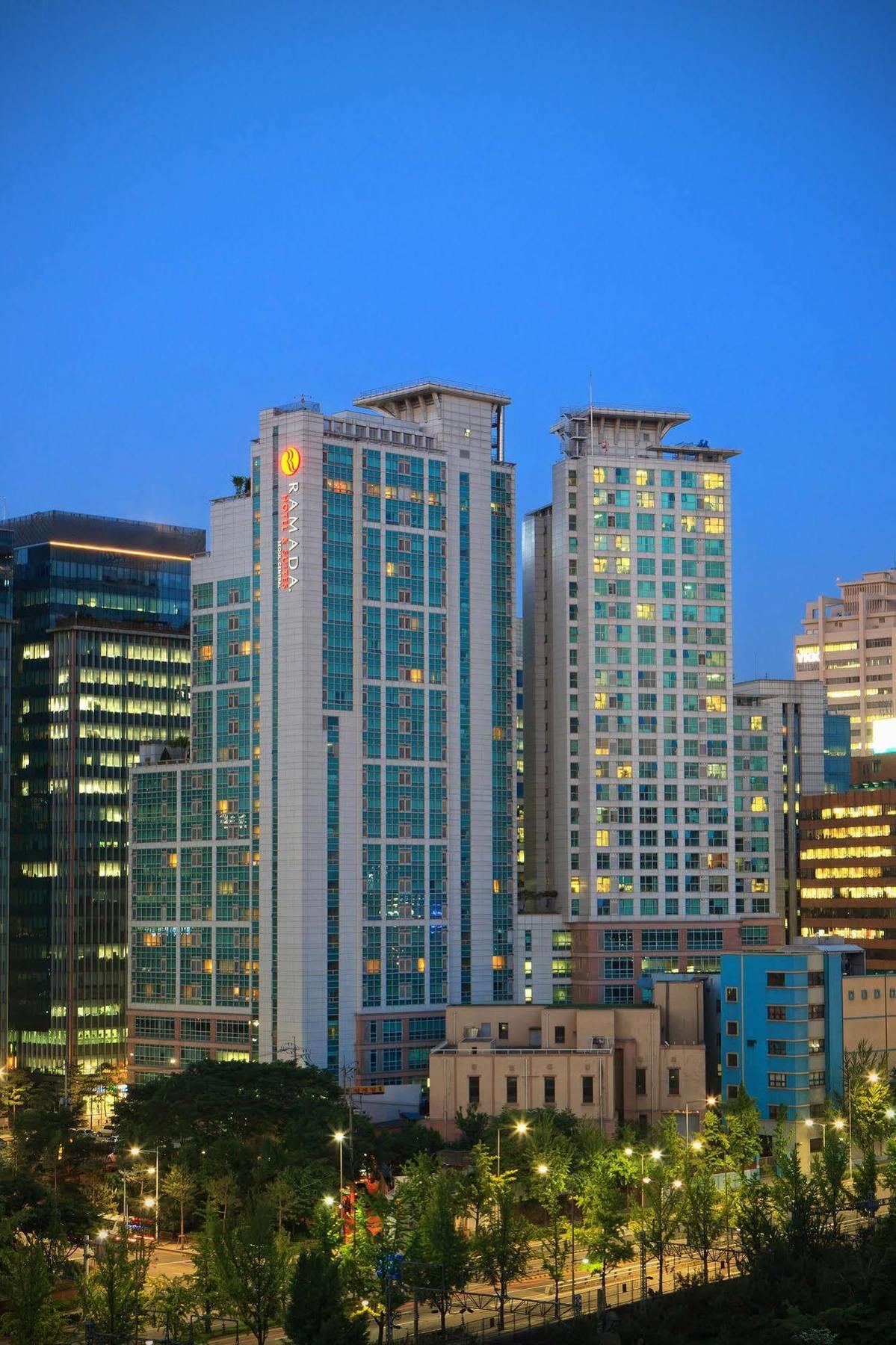 Ramada Hotel And Suites Seoul Namdaemun Exteriör bild